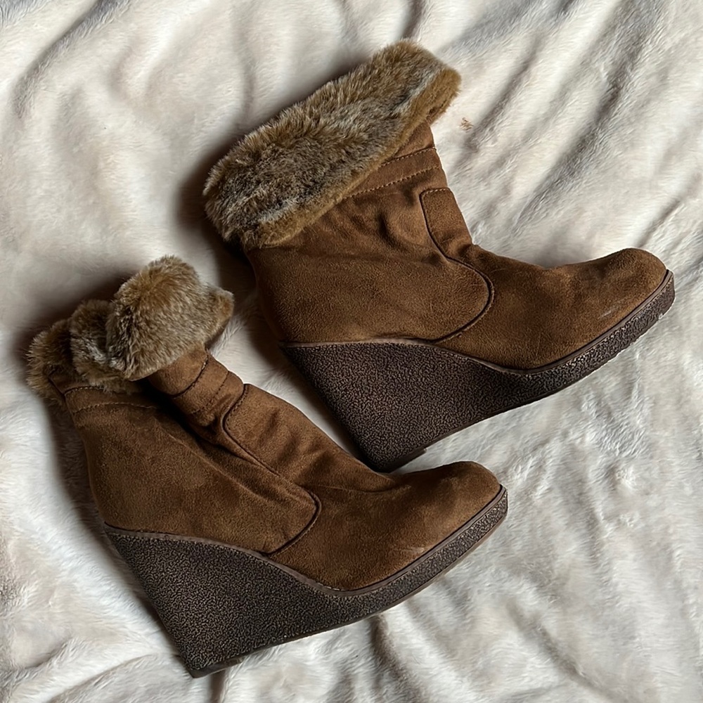 Women’s Suede Tan Gabriel 41/2 in Wedge Boot Sz 9